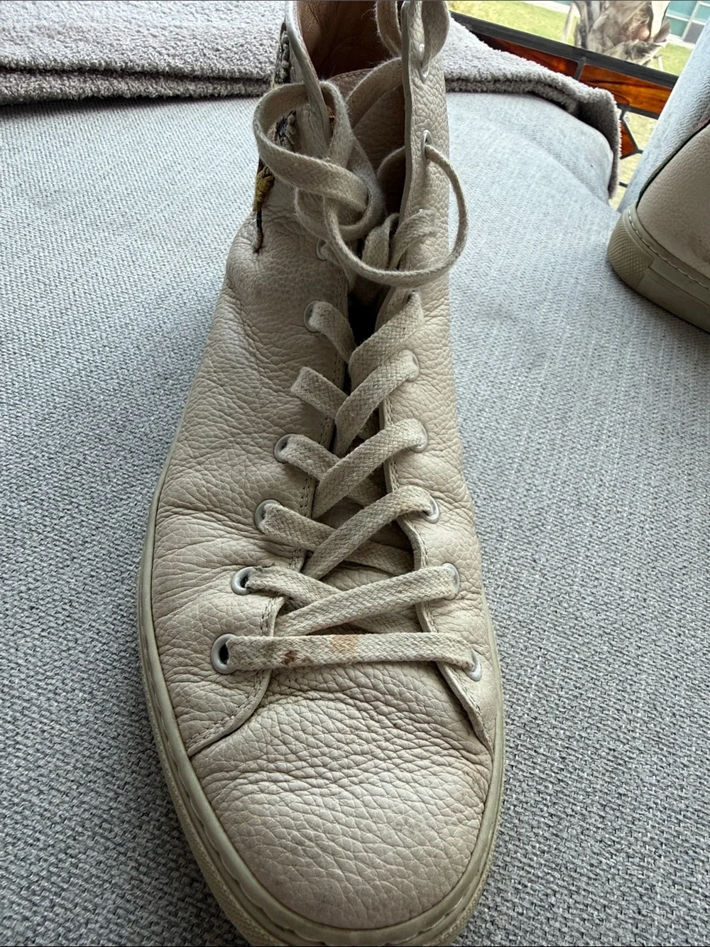 Gucci High-Top Leather Sneakers in Off-White with Tiger Embroidery